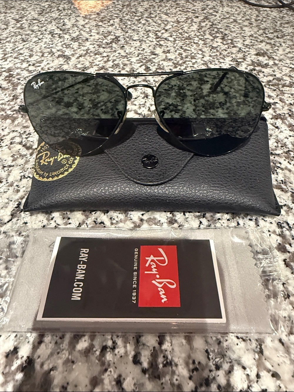 Unisex Classic Ray-Ban Aviator Sunglasses Black with Green Lenses